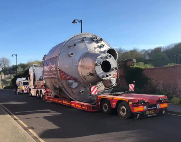 picture of abnormal load haulage